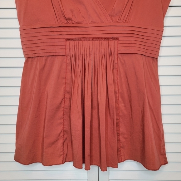 BCBGMAXAZRIA Pleated V Neck Top Sleeveless Woven Cotton Burnt Orange Exposed Zip - Picture 5 of 13